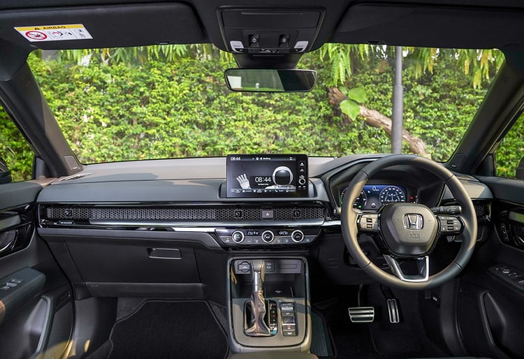 First-Impression-Honda-CR-V-eHEV-Front-Dashboard.jpg