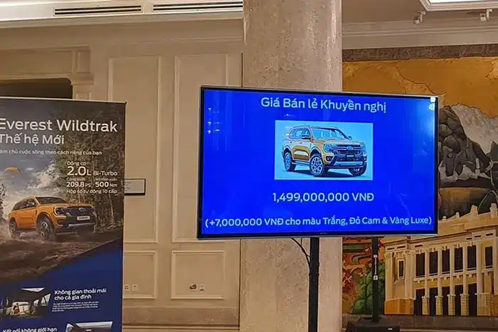 Tại Việt Nam, giá xe Ford Everest Wildtrak 2023 có mức bán ra từ 1,499 tỷ đồng với màu sơn Đen. Trong khi đó, 3 phiên bản màu Trắng tuyết, Đỏ cam và Vàng Luxe có giá 1,506 tỷ đồng, đắt hơn 7 triệu đồng. Dự kiến, xe sẽ được giao tới tay khách hàng từ tuần đầu tiên của tháng 5/2023.