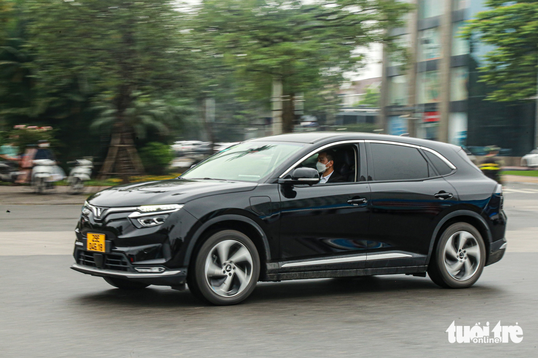 Ngoài 500 taxi điện màu xanh tiêu chuẩn, giai đoạn đầu, taxi Xanh SM sẽ bổ sung thêm 100 xe taxi cao cấp VF8 tại Hà Nội với giá cố định 21.000 đồng/km cho toàn bộ hành trình - Ảnh: HÀ QUÂN