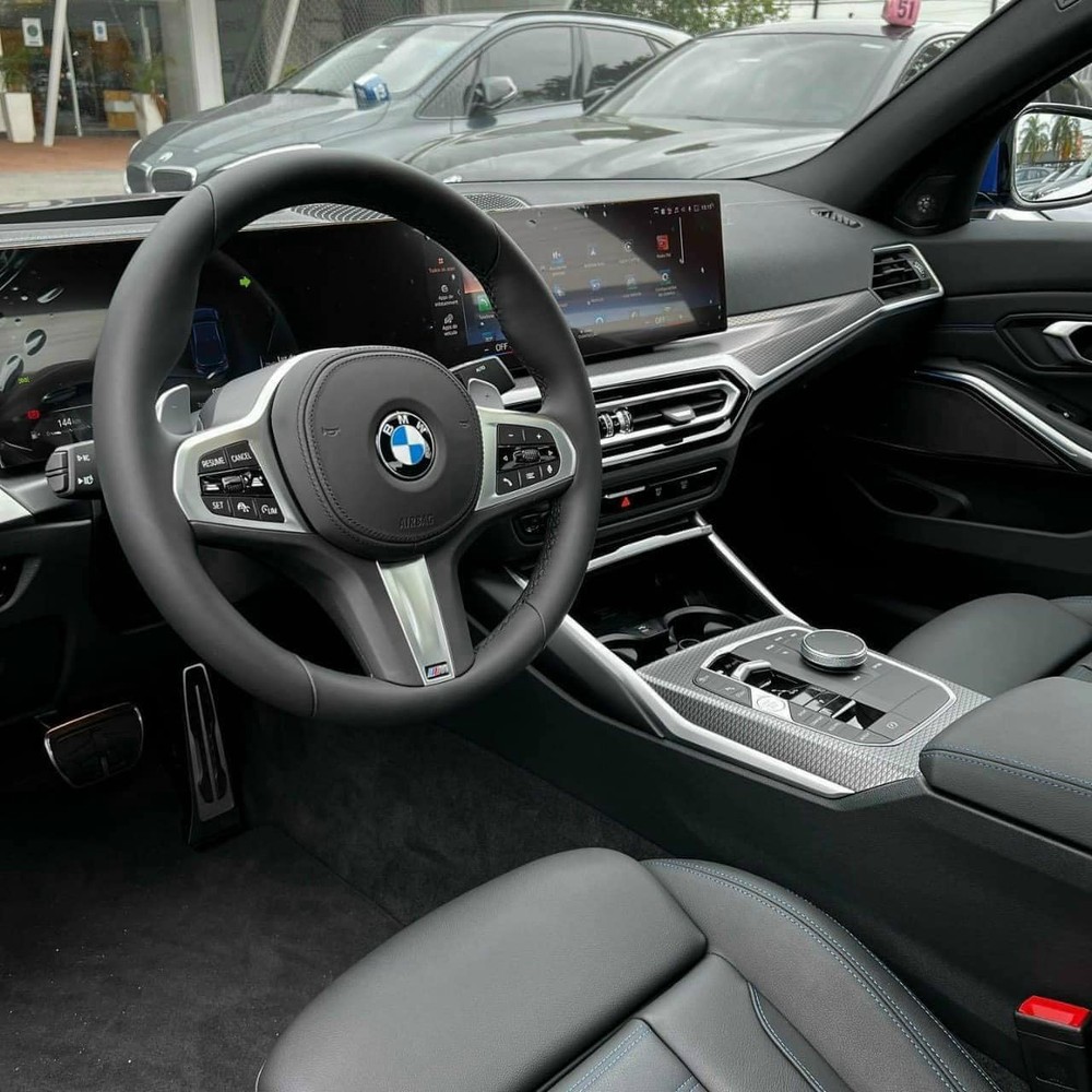 BMW 3-Series LCI sở hữu màn hình cong cỡ lớn mới trên mặt táp-lô