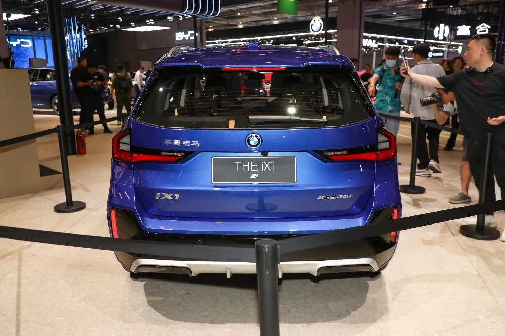BMW iX1 L 2023 là mẫu SUV thuần điện nhỏ nhưng có võ