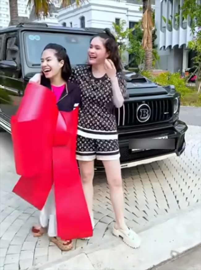 Đoàn Di Băng tặng hẳn chiếc Mercedes-AMG G63 cho em gái để an ủi