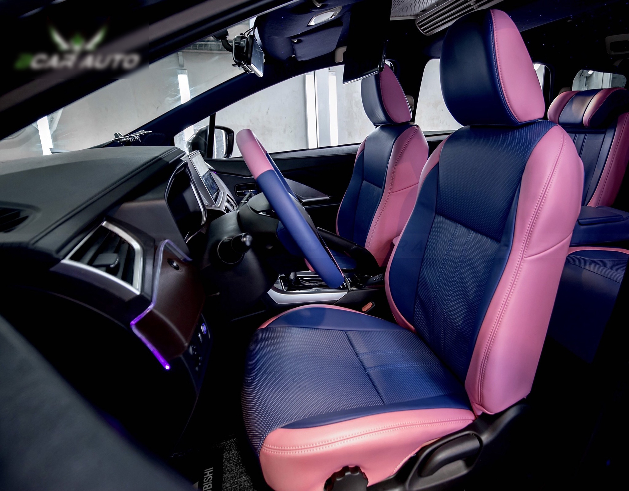 Chủ xe Xpander Cross chi gần trăm triệu độ lại nội thất: Có ghế massage, ngả 180 độ, trần sao như Rolls-Royce - Ảnh 1.
