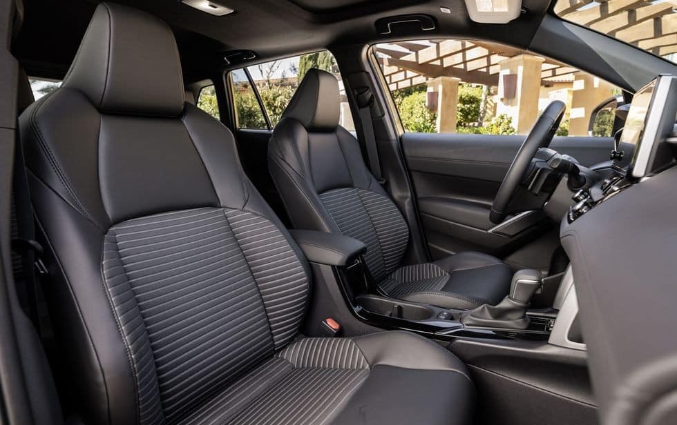 Toyota Corolla Cross Hybrid 2023 bản XSE có thêm sưởi ghế trước và ghế lái chỉnh điện
