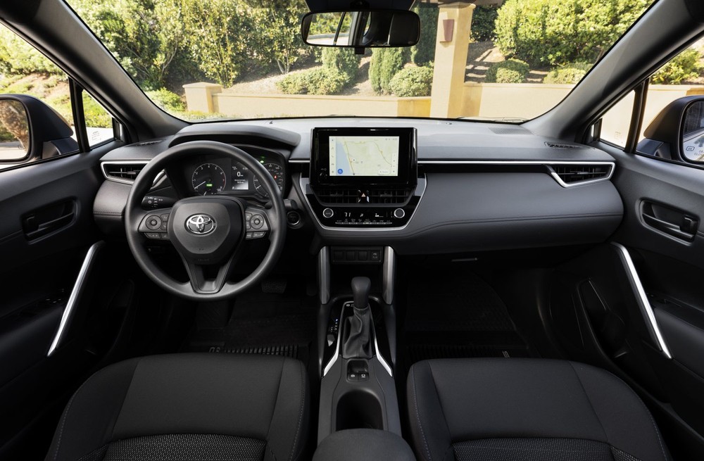 Nội thất của Toyota Corolla Cross Hybrid 2023 bản tiêu chuẩn