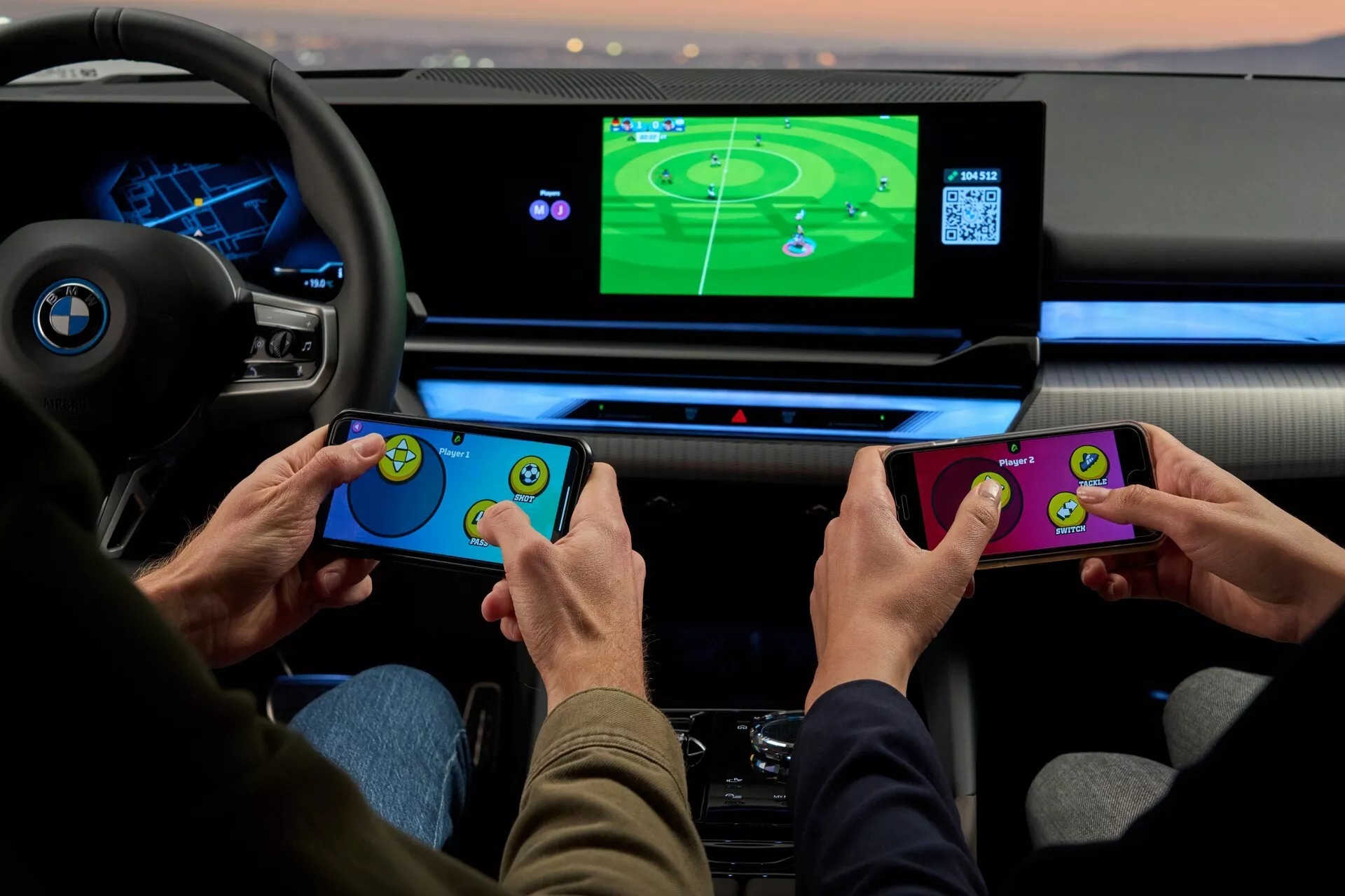 BMW 5-Series hé lộ thêm hệ thống chơi game tích hợp sẵn, dùng smartphone người dùng điều khiển - Ảnh 1.