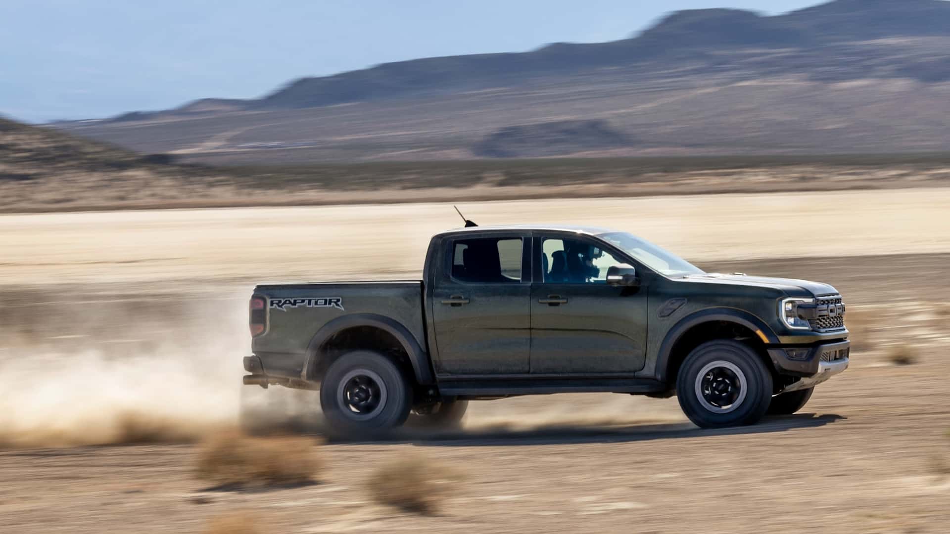 Ford Ranger 2024 ra mắt tại Mỹ với vẻ ngoài cơ bắp, động cơ mạnh mẽ hơn 2024-ford-ranger-raptor.jpg