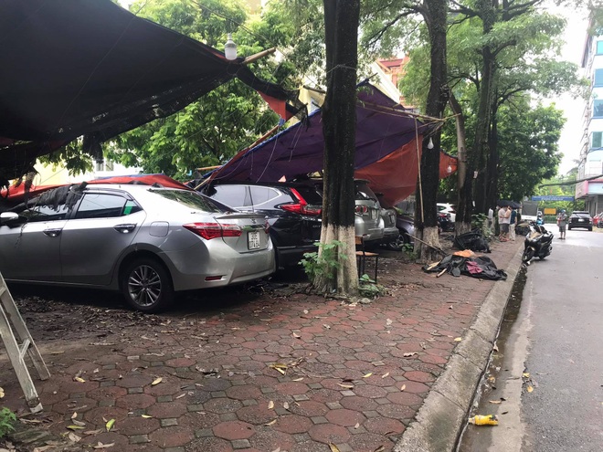 Vụ tường đổ đè bẹp 12 ô tô ở Hà Nội: Ai chịu trách nhiệm đền bù thiệt hại? - 4