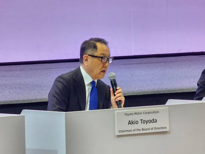  Chủ tịch Toyota tổ chức họp báo tại Bangkok sau bê bối gian lận thử nghiệm an toàn. Ảnh: Autolife Thailand. 