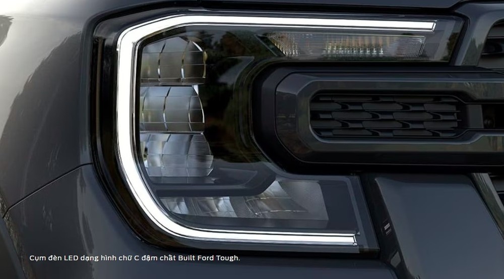 Ford Ranger Sport 2.0L 4x4 AT 2023 dùng đèn pha LED thông thường