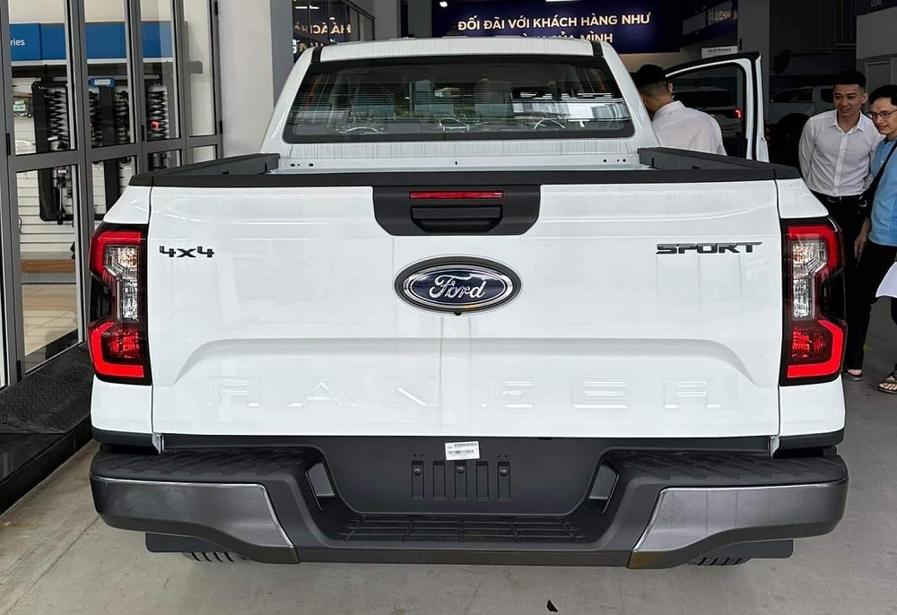 Ford Ranger Sport 2.0L 4x4 AT 2023 có giá khởi điểm từ 864 triệu đồng