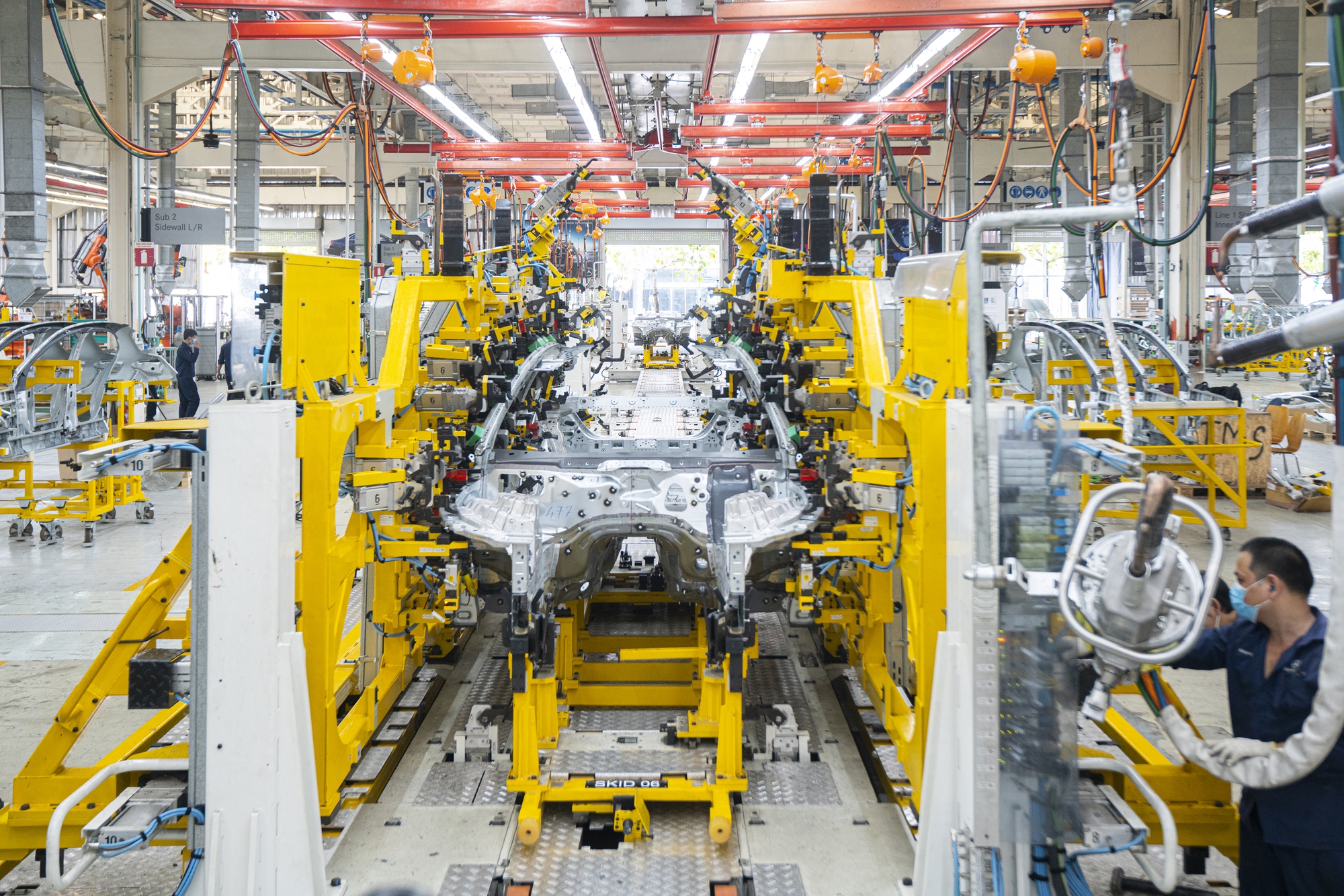 Bên trong nhà máy Mercedes-Benz Việt Nam vừa khoác áo mới 33 triệu USD, sở hữu 6 công nghệ sản xuất - lắp ráp xe sang hiện đại nhất thế giới - Ảnh 4.