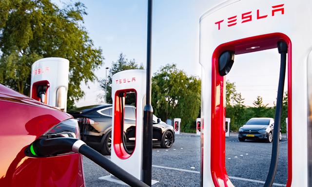Nước cờ Tesla chia sẻ trạm sạc tới bài toán trạm sạc xe điện ở Việt Nam - Ảnh 1.