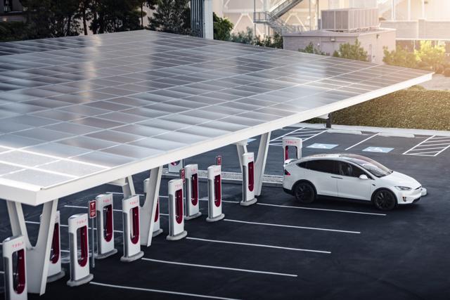 Nước cờ Tesla chia sẻ trạm sạc tới bài toán trạm sạc xe điện ở Việt Nam - Ảnh 2.