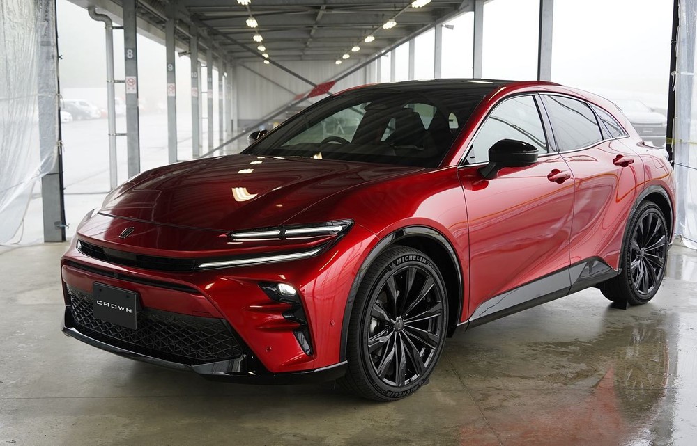 Toyota Crown Sport 2024 hiện mới là xe nguyên mẫu