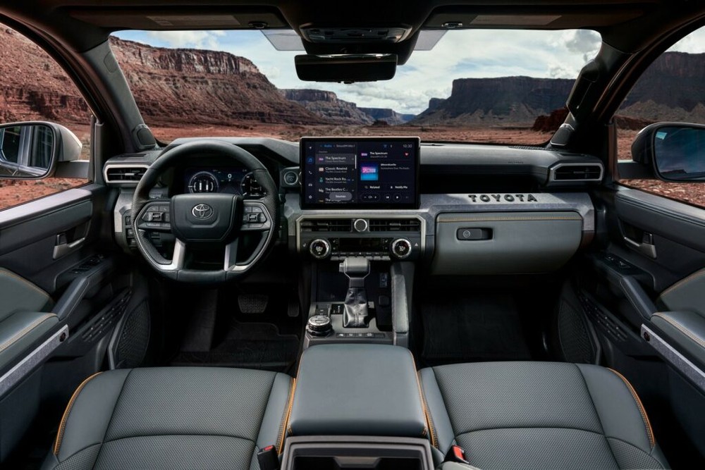 Toyota Tacoma 2024 có màn hình cảm ứng trung tâm 14 inch, lớn hơn đối thủ Ford Ranger