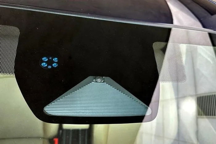 Phần cứng của gói Honda Sensing trên kính lái City