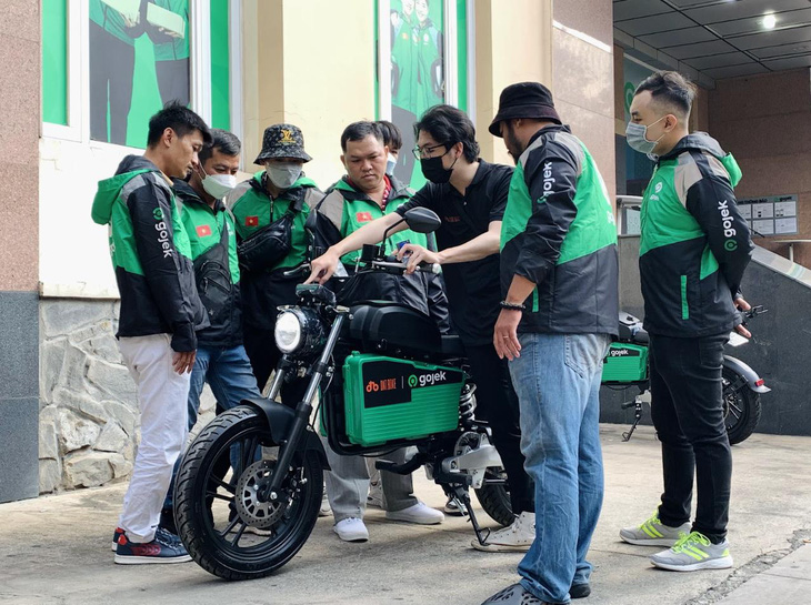 Gojek hợp tác Dat Bike đưa xe máy điện phục vụ vận chuyển hành khách - Ảnh 3.