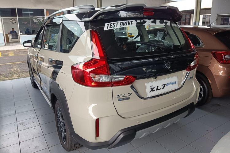 Suzuki XL7 Hybrid 2023 tại Indonesia chỉ có 2 phiên bản là Beta và Alpha