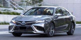 Toyota tuyên bố dừng nhận đơn hàng của Camry Hybrid tại xứ sở "Chuột túi"... bởi xe bán quá chạy không thể đáp ứng nổi nhu cầu