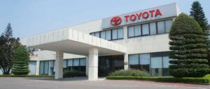 Trước thông tin "Toyota mẹ" gian lận động cơ, Toyota Việt Nam chính thức lên tiếng khẳng định: "Không mẫu xe nào tại VN bị ảnh hưởng"