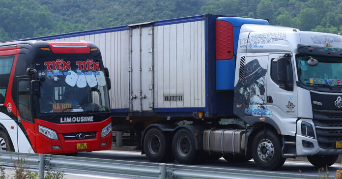 Chính thức cấm xe khách trên 30 chỗ, xe tải nặng vào cao tốc Cam Lộ - La Sơn từ ngày 4/4 sau nhiều vụ việc đau lòng